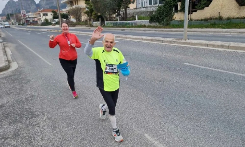 Ημιμαραθώνιος 2024: Ο μεγαλύτερος δρομέας ο 88χρονος Γιώργος Θέμελης